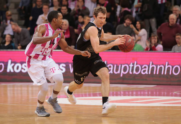 他迅速重新 他迅速重新