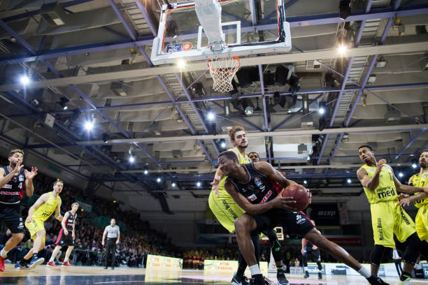 据知情人士 据知情人士